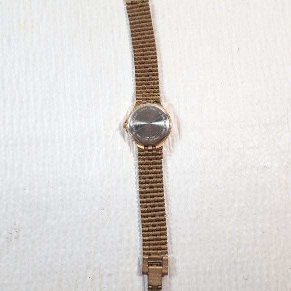 Vintage Bulova Women Watch Gold Stainless Steel‎ Water Resist Battery Date round main image 13
